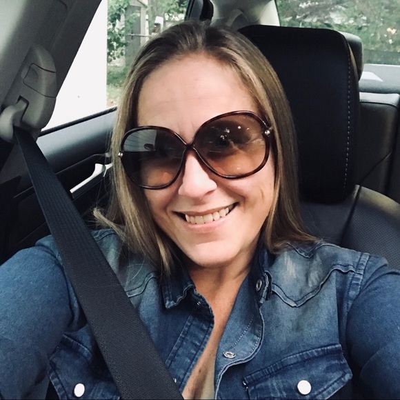 Meet Your Posher! Hello, I’m Tiffany! - Picture 4 of 13